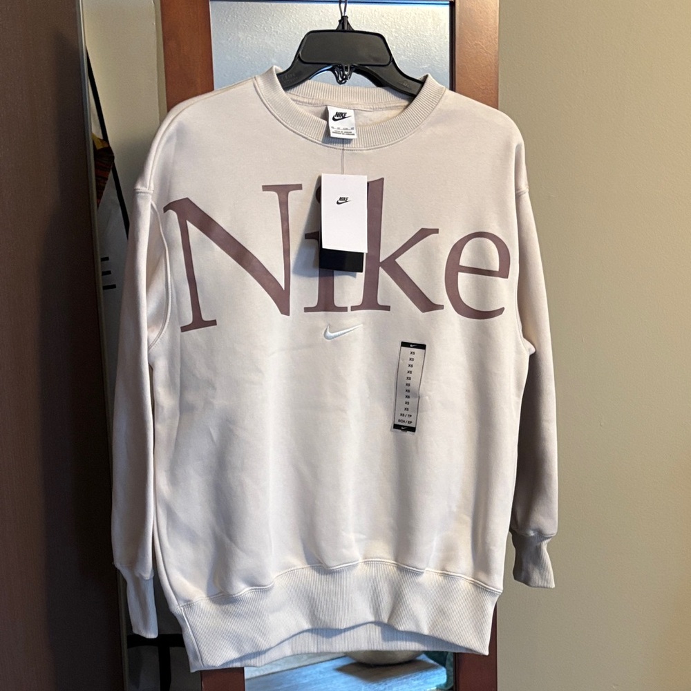 NWT Nike Women’s Crewneck Size XS - Picture 8 of 8
